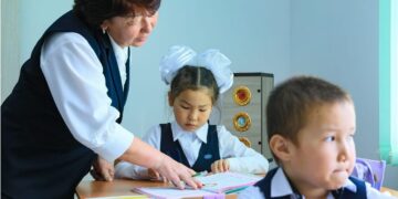 Казахстанских учителей обяжут заниматься профилактикой экстремизма в школах