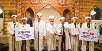 Муфтий Казахстана встретился с имамами Алтая