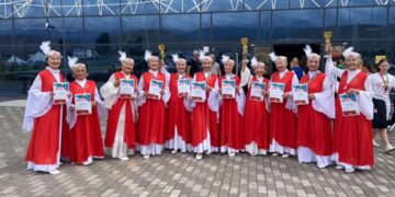 Қырғызстан: Астаналық әжелер ансамблі топ жарды