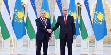 Токаев наградил Шавката Мирзиёева орденом «Алтын Қыран»