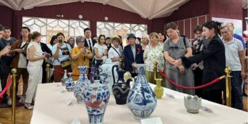 В Алматы открылась международная выставка китайского фарфора