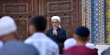 Тәжікстан мүфтиін пышақтап кетті