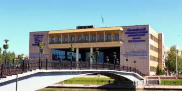 Мектепте немесе университетте намаз оқуға бола ма?