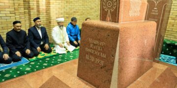 Мәшһүр Жүсіп кесенесін зиярат етті