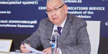 57 этнических казахов получили карту «Ата жолы»