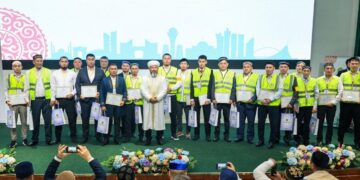 В столице наградили волонтеров ДУМК, отличившихся во время паводков