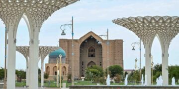 Касым-Жомарт Токаев посетил мавзолей Ходжи Ахмеда Яссауи