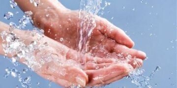 Денеме нәжіс тисе, сумен сүртіп тастауға бола ма?