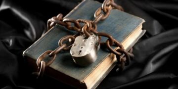 Көшеде таратылған діни кітаптарды алуға бола ма?