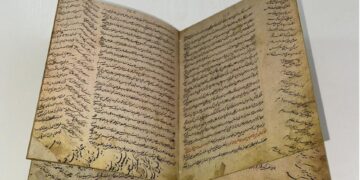 Казахстан получил уникальную персидскую рукопись XVII века из России