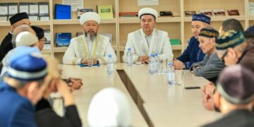 Бас мүфти мүгедектігі бар жандармен кездесті