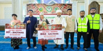 Екі баспана кілтін табыстады