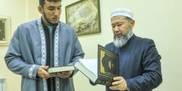 Муфтий встретился с чемпионом мира Ризабеком Айтмуханом