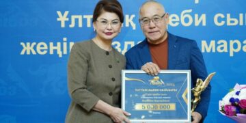 Аида Балаева наградила победителей премии «Айбоз»