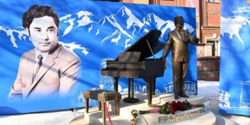 Ермек Серкебаевтың ескерткіші ашылды