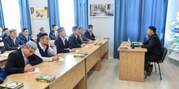 Медресе шәкірттеріне дәріс оқыды