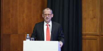 Поляк дипломаты қазақ тілінде дәріс оқыды