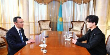 Димашу Кудайбергену вручили знак посла доброй воли Съезда