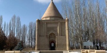 Мавзолей Айша биби: популярность среди туристов растет