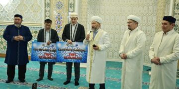 Қариларға умра жолдамасы берілді