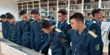 В Астане представили уникальные вещи Бауыржана Момышулы