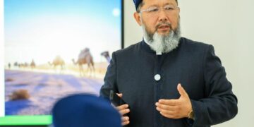 Институт шәкірттеріне дәріс оқыды