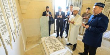 Жәңгір хан кесенесін зиярат етті