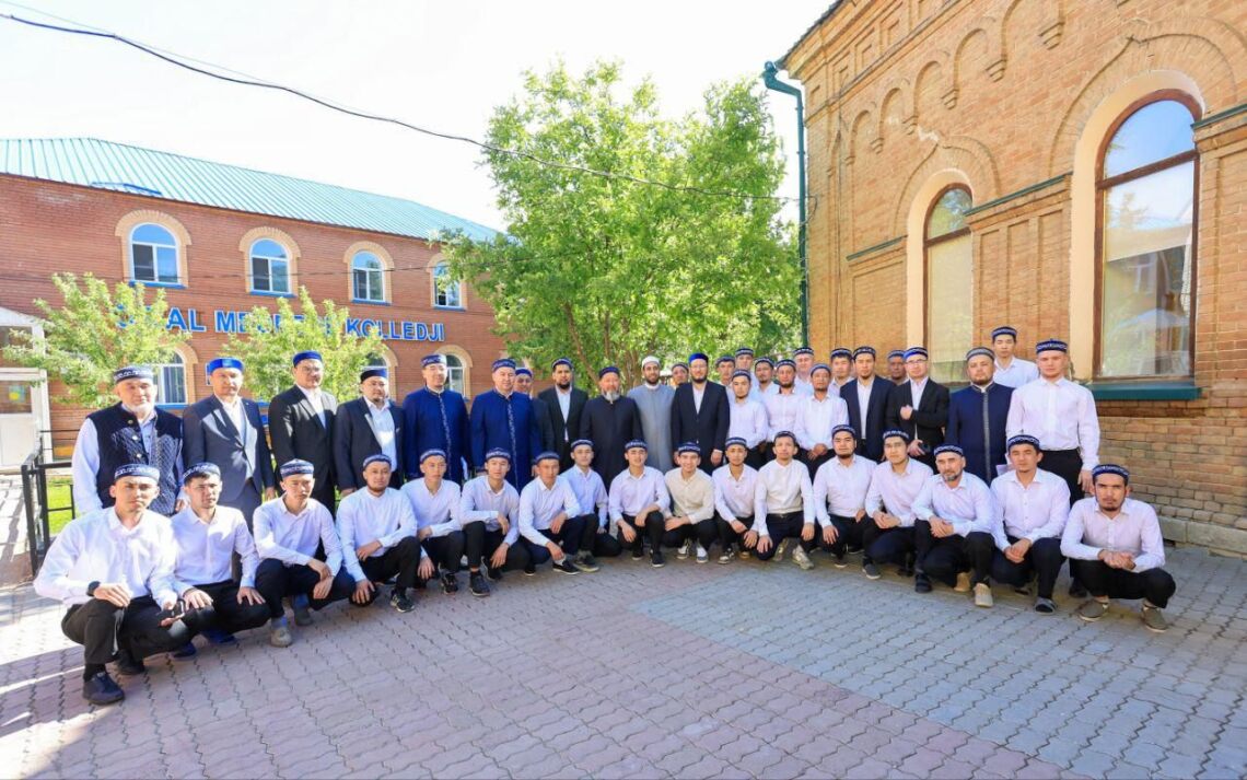 Наурызбай кажы Таганулы посетил медресе-колледжа «Орал»