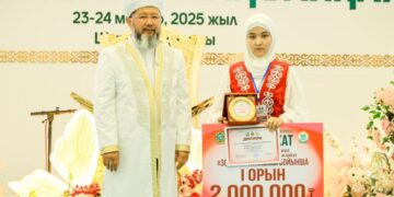 Муфтий наградил юных кари на конкурсе Корана в Шымкенте