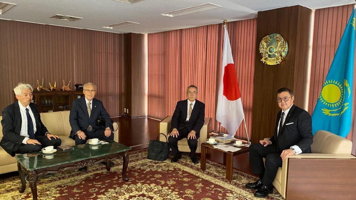 Казахстан и Япония продолжают возвращать останки интернированных солдат