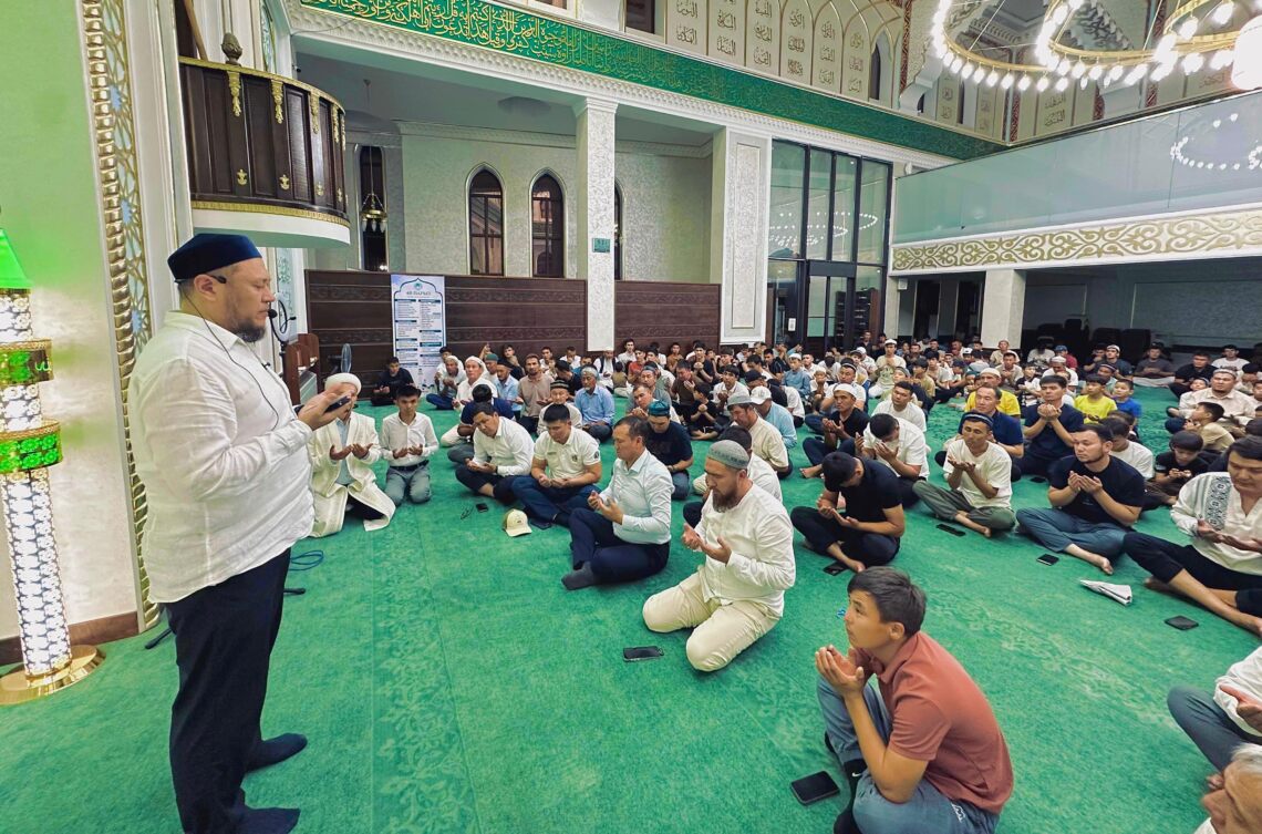 Арман Қуанышбаев Арыс жамағатымен кездесті