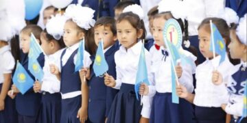 Бірінші сыныпқа қанша бала қабылданды және олар қандай тілді таңдады?