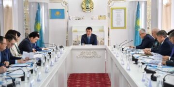 Ерлан Карин провел заседание республиканской комиссии по вопросам госсимволов