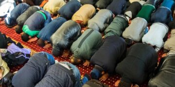 Обязательно ли произносить такбир ташрик после намаза?