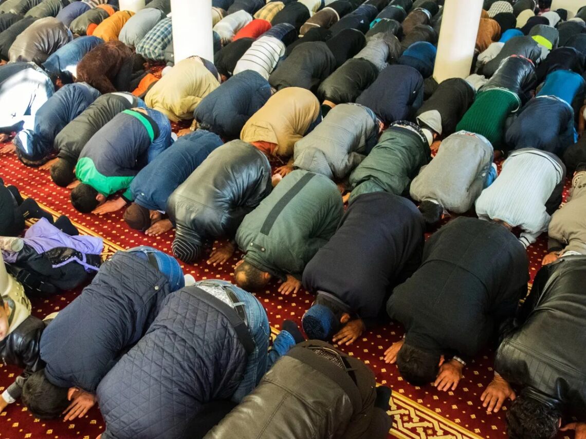 Обязательно ли произносить такбир ташрик после намаза?