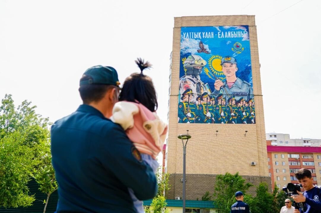 В Астане открыли мурал в честь героев Национальной гвардии