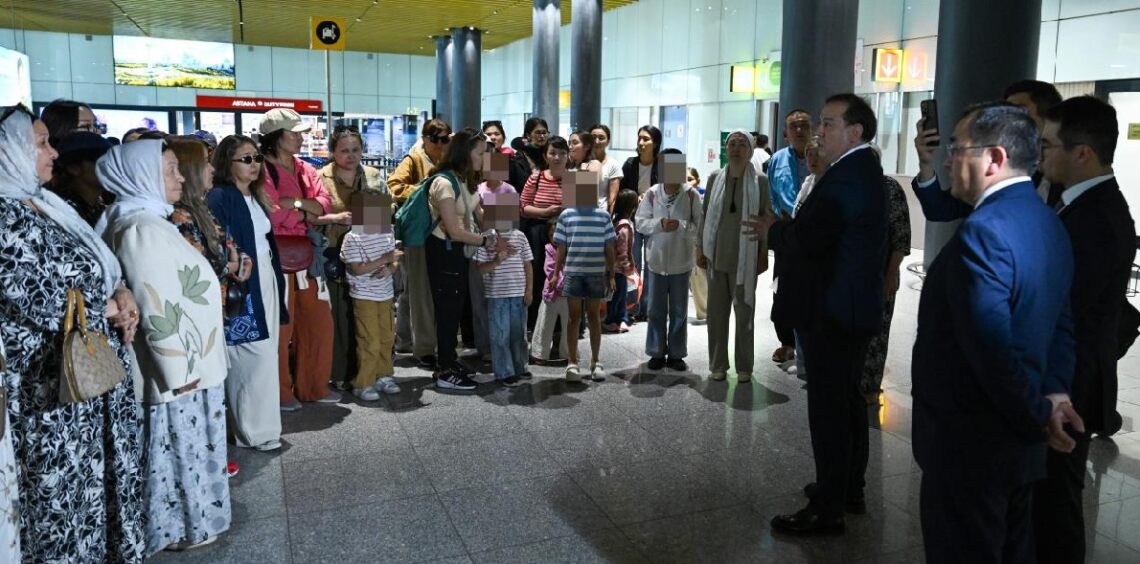 Казахстан эвакуировал 109 граждан из Ирана