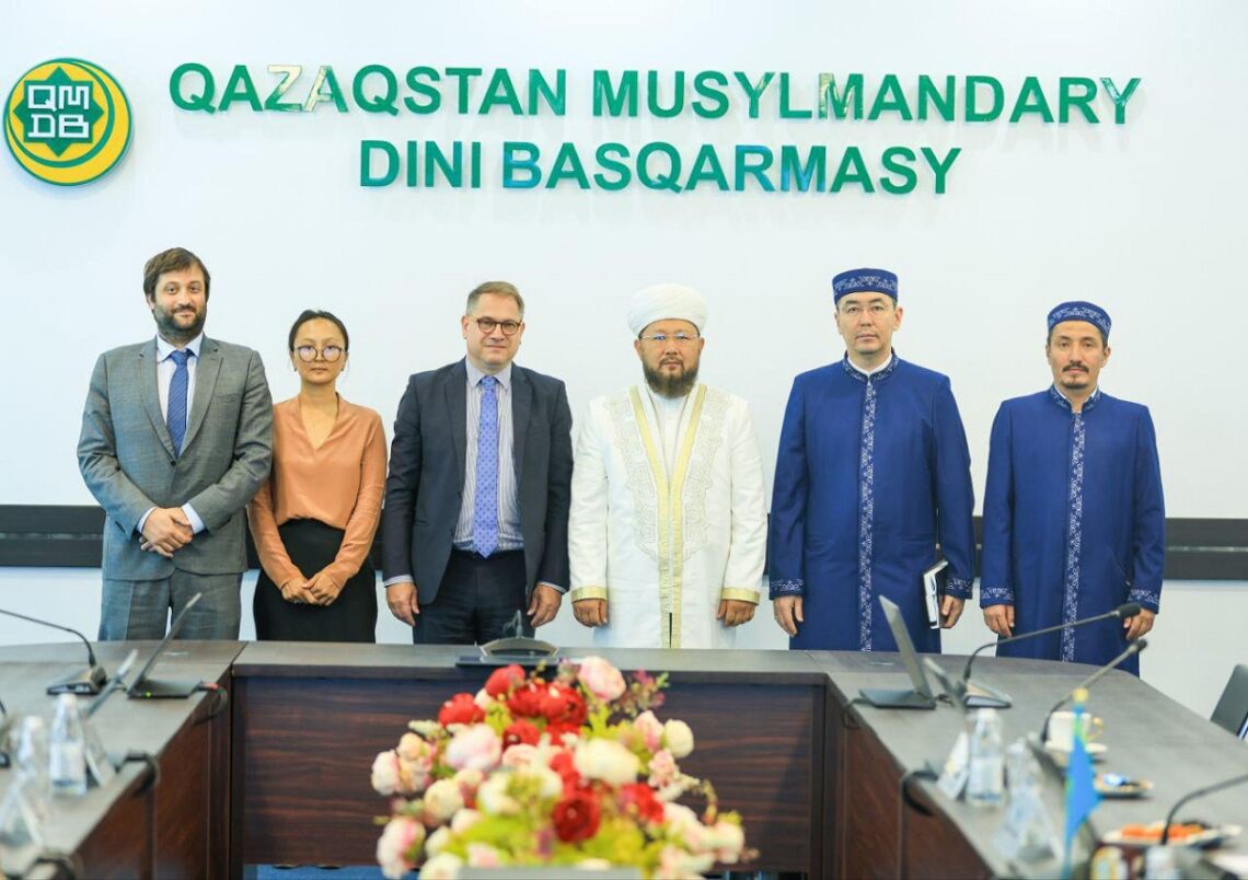 Муфтий обсудил межрелигиозное согласие с послом Франции