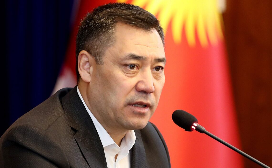 Президент Кыргызстана прочитал Коран в память о погибшем мальчике