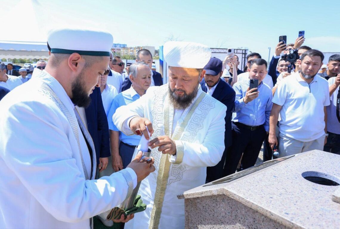 Муфтий заложил фундамент новой мечети в Улытау