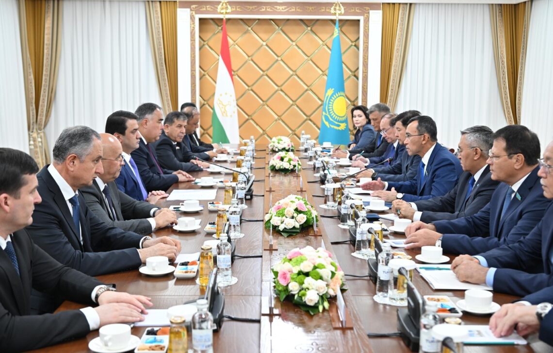 Тәжік парламентшісі діндер съезінің маңызын атады