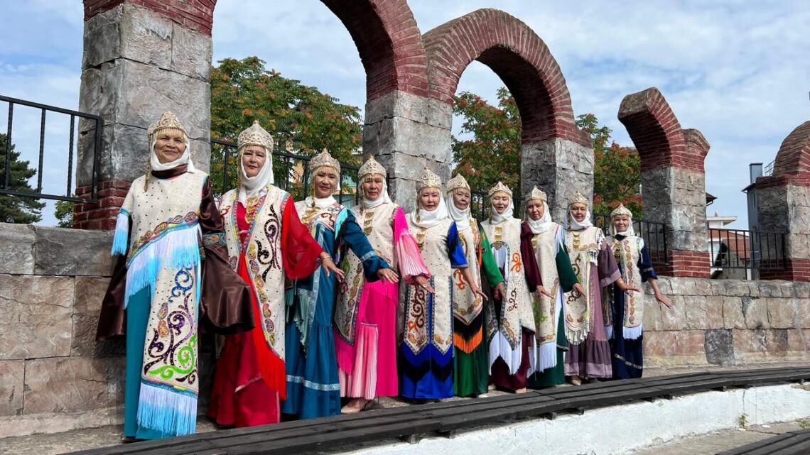 Сәнқой әжелер Болгариядан жүлдемен оралды