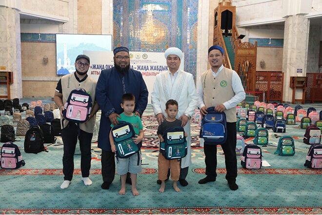 В Алматы раздали 1000 школьных рюкзаков в рамках акции «Дорога в школу»