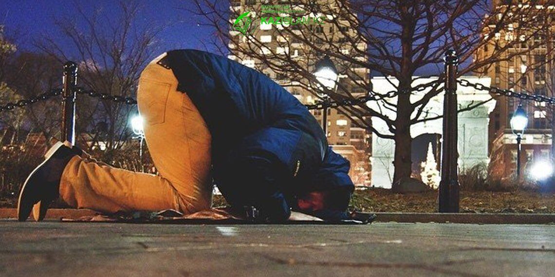 Можно ли совершать намаз в обуви?