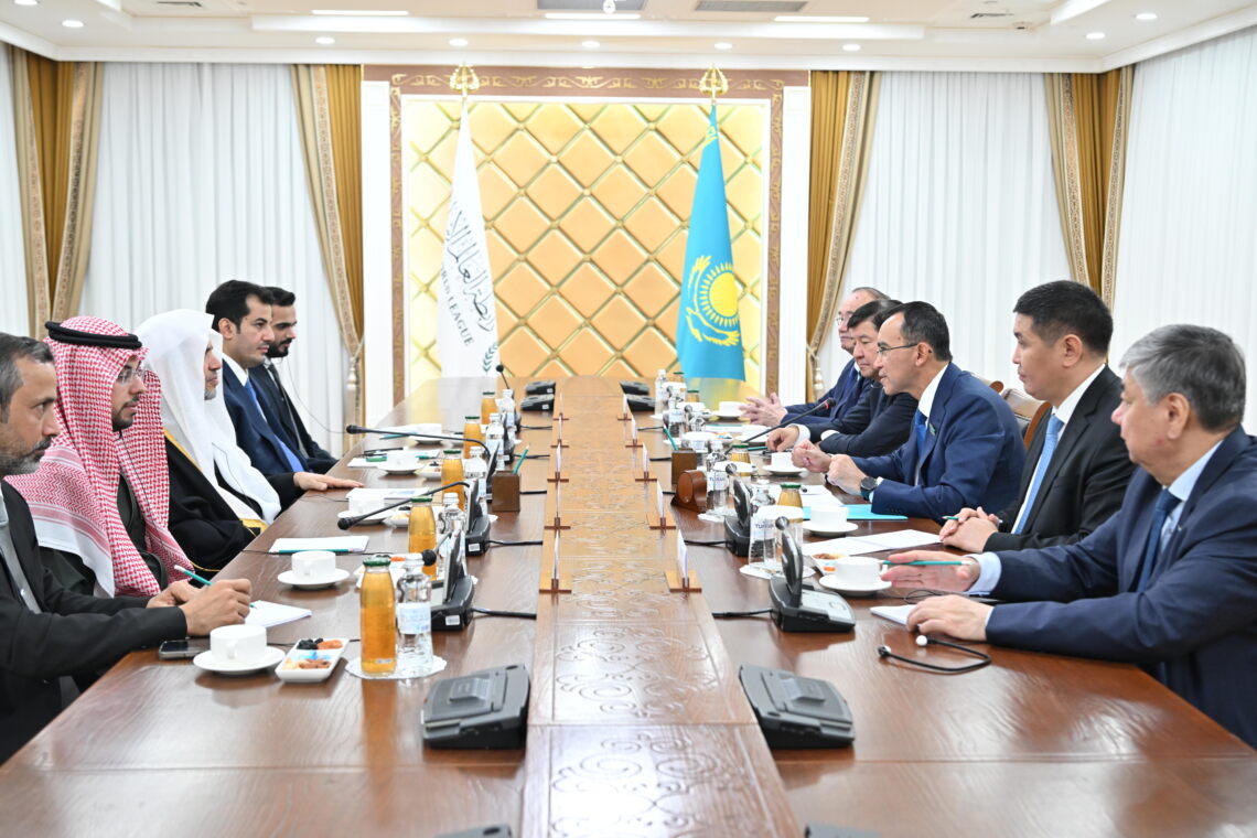 Дүниежүзілік ислам лигасының Бас хатшысымен кездесті