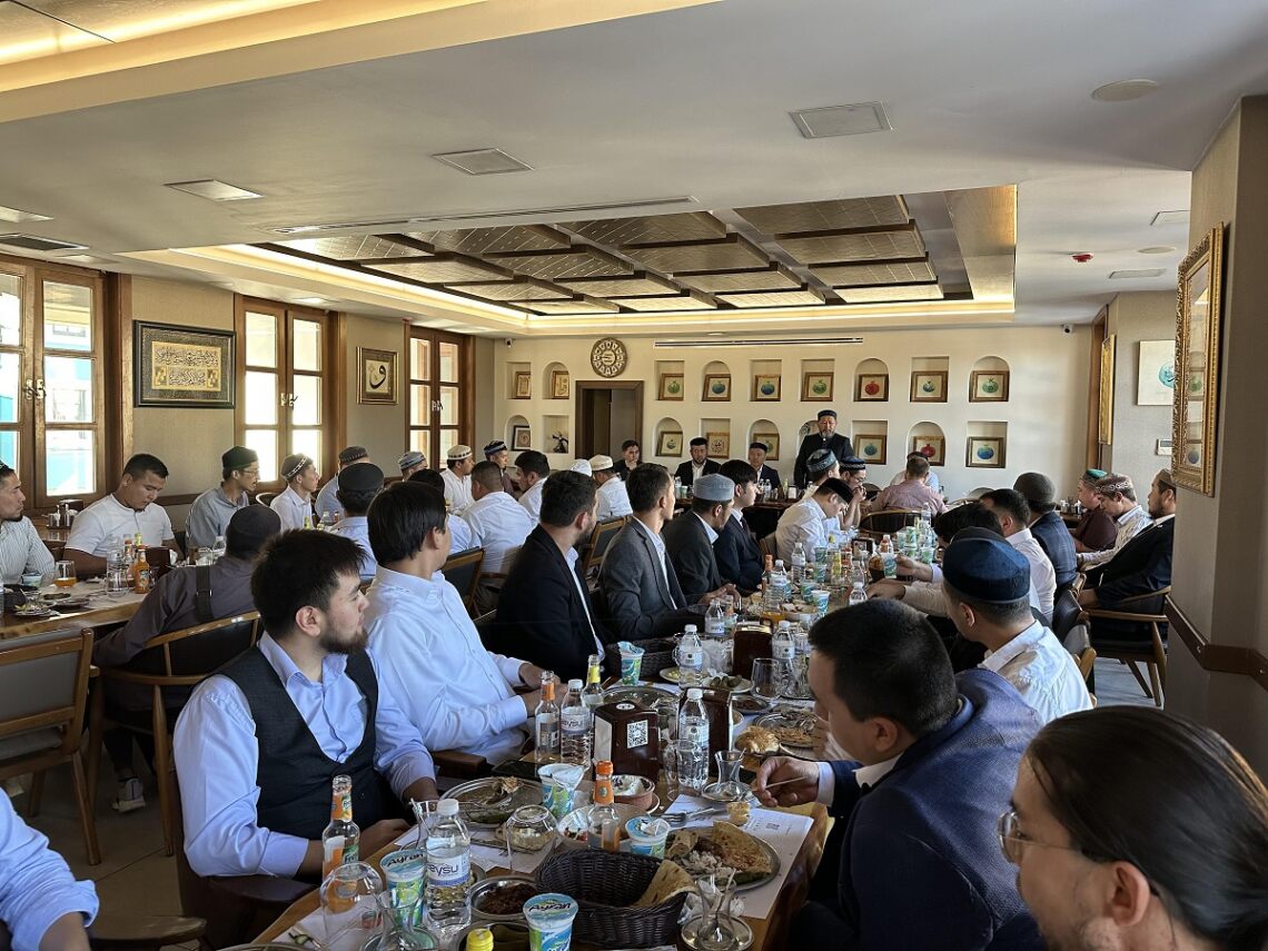 Муфтий посетил студентов в Институте Хасеки