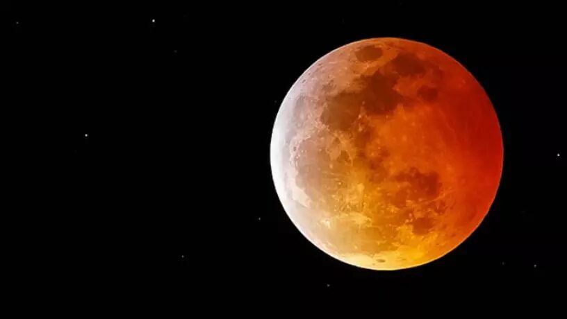 В ОАЭ призвали всех мусульман совершить молитву в часы лунного затмения