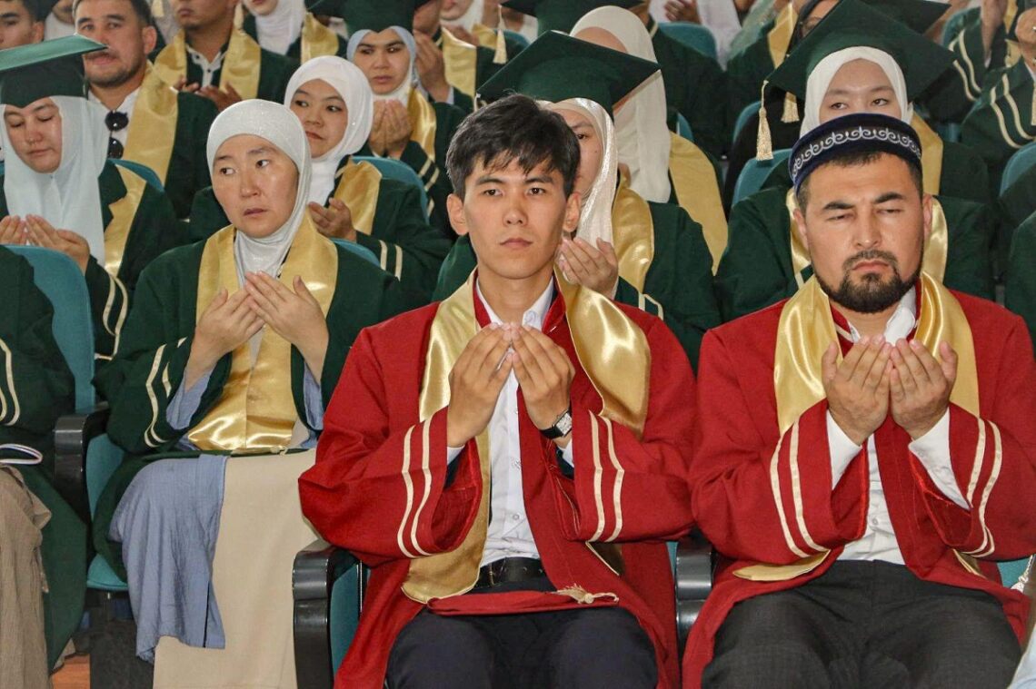 386 выпускников университета «Нур-Мубарак» по специальностям (2025)