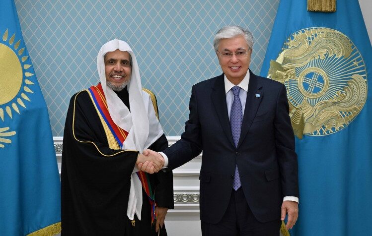 Генсек Всемирной исламской лиги награжден орденом «Достық» I степени