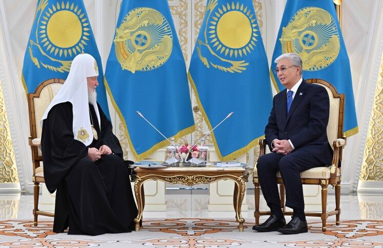 Президент наградил Патриарха Кирилла орденом «Алтын Қыран»